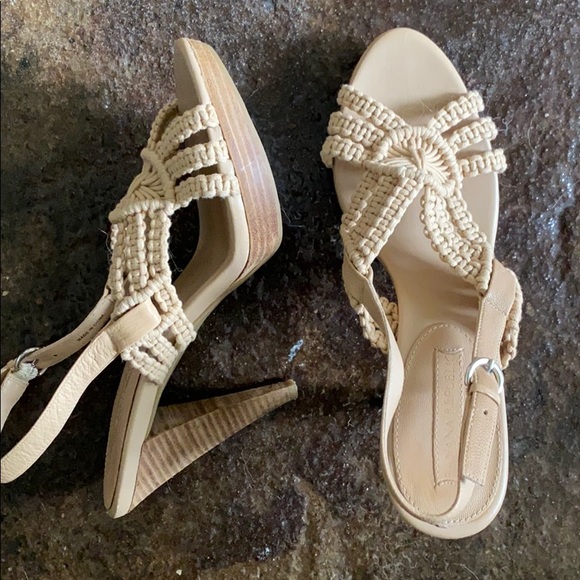 Tan Banana Republic heels. - Picture 2 of 2